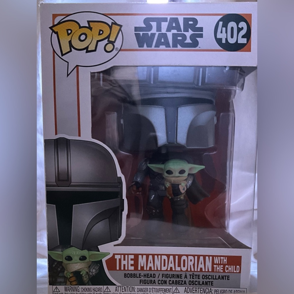 Mandolorian Star Wars funko pop holding the child 
Number 402